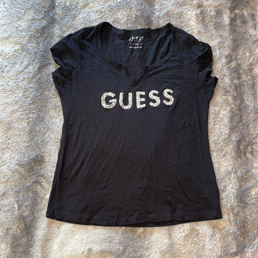 GUESS Black Fitted Graphic Cap Sleeve Tee 🤩